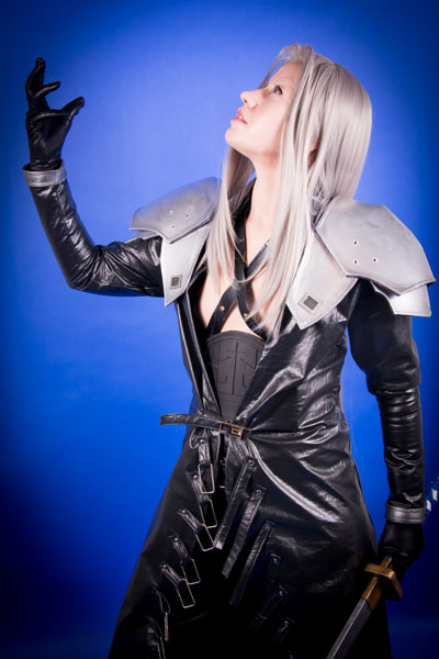 Roxana Ayala como Sephiroth del video juego Final Fantasy VII. Crossplay.